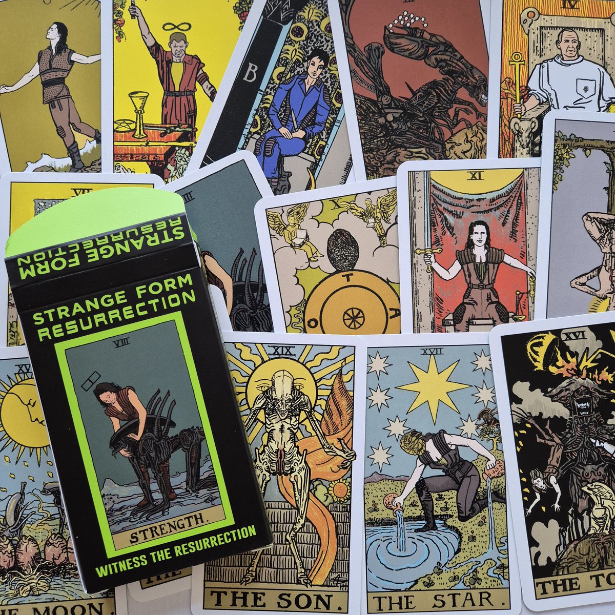 HutesonRoy's tweet photo. To celebrate #alienday why not treat yourself to my 22 major arcana interpretation of Alien Resurrection ~ Strange Forms 4
https://t.co/8qBxzgFfJO
.
#alienday https://t.co/yu43OJro61