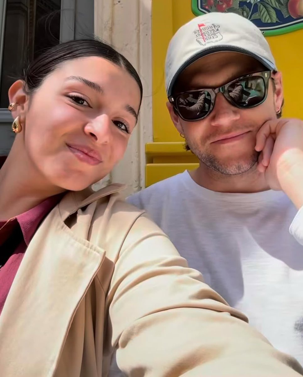 1Dnews_Control's tweet image. 🧡Niall having a selfie with a fan recently!

#NiallHoran #DinnerParty 

📸 mirnahadad_
