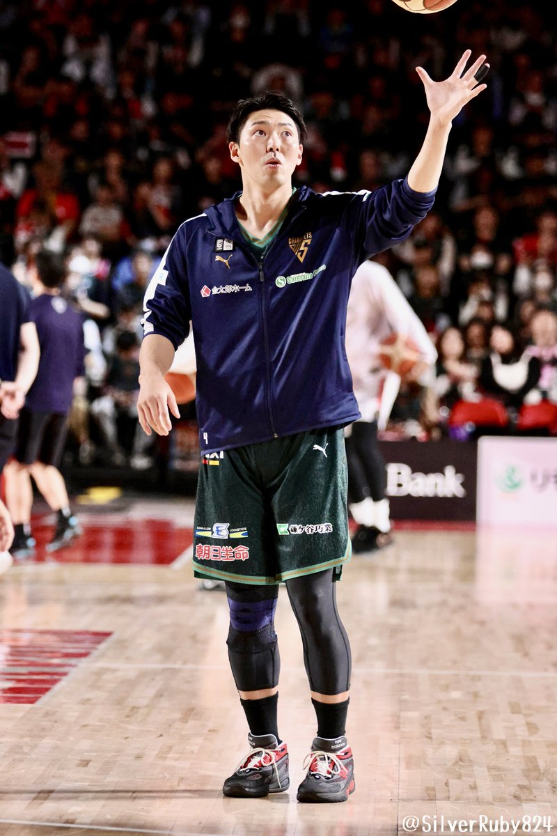 SilverRuby824's tweet photo. 分かりますか、言いたいこと😇😇😇💘
(2026.04.22)
#千葉ジェッツ
#2ndFORCE
#田代直希
#たぴろ
#ぶんぶん
#仕事です田代さん
#今日も田代がいっぱい
#紺色も緑も似合い過ぎてて
#もっと着て欲しい気持ちでしかない
#負けられない試合が続くけど
#ジェッツ一丸で戦いましょう
#土日LaLaアリで https://t.co/HfkeE6PYVM