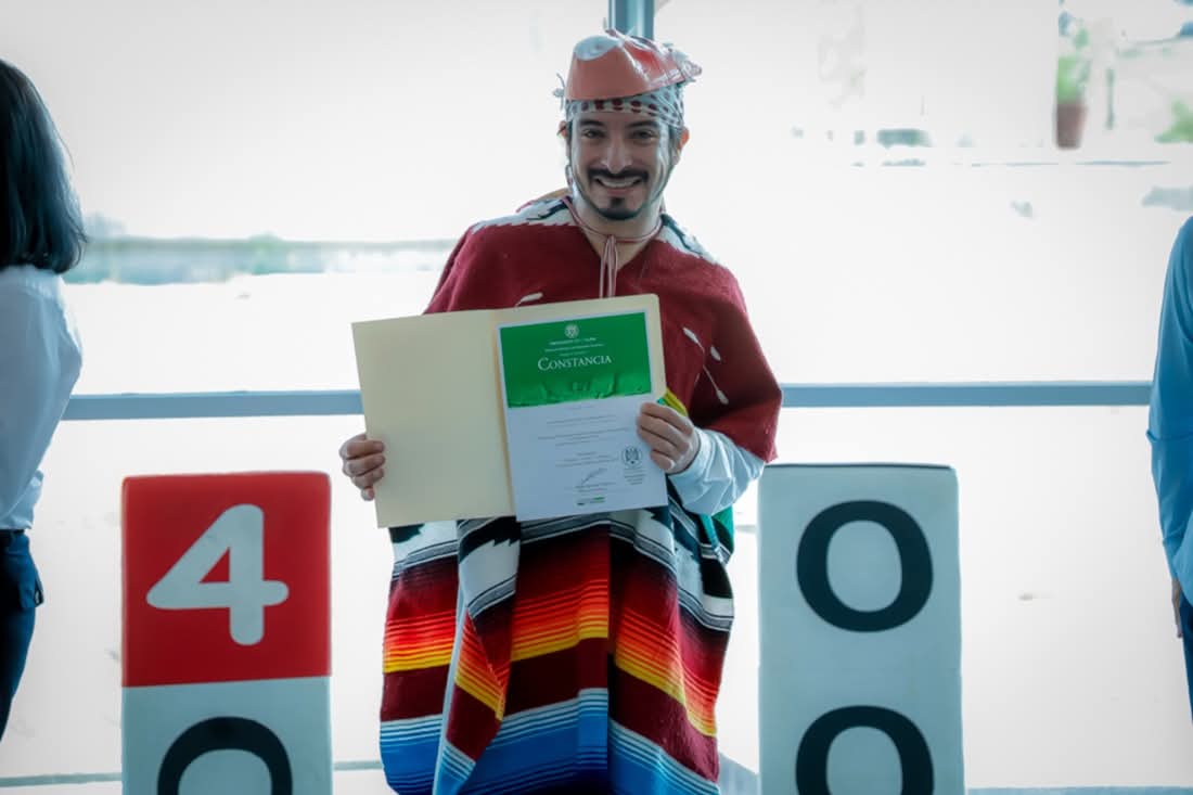 ManuelitoAAA's tweet photo. En el marco del Día Internacional del Libro, tuve el honor de participar como cuentacuentos, compartiendo con ellos el "Cuento Emplumado; La leyenda del pájaro Kú". en la Biblioteca Campus Norte “Lic. Fernando Moreno Peña” de la Universidad de Colima. https://t.co/Ug0GEvMj3h