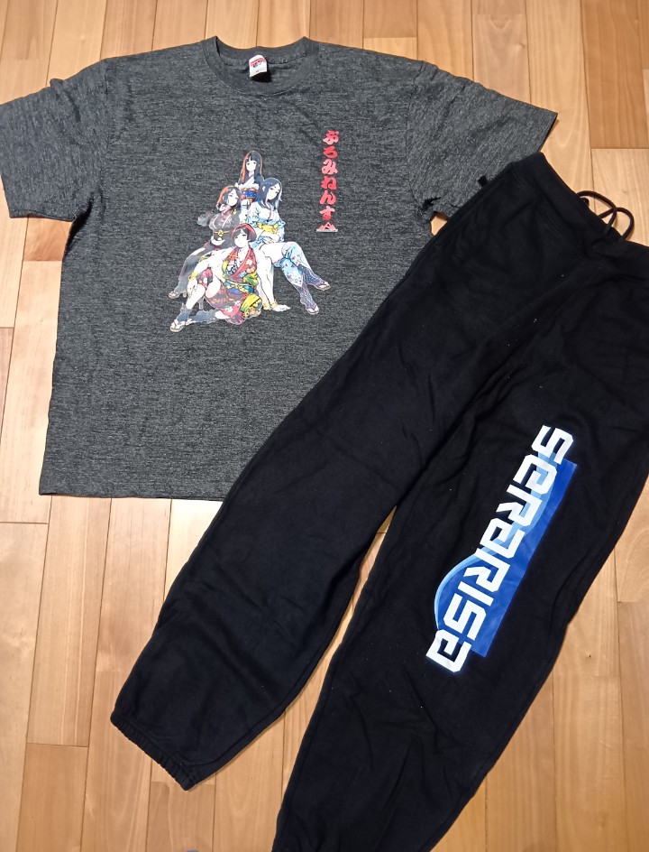 supersentaitora's tweet image. プロミネンス旗揚げ4周年記念大会 2026.4.22 ｲﾝｲﾀ 
開場と同時にTシャツ募金で #世羅りさ さんのTシャツとスウェットパンツを入手！ 
タグに＜せら＞とサイン入り😆
スウェットはこの１枚だけで「これは使ってないよ」との事でした。 置いてあったTシャツはすべて状態が良くて１枚1000円は安すぎ！