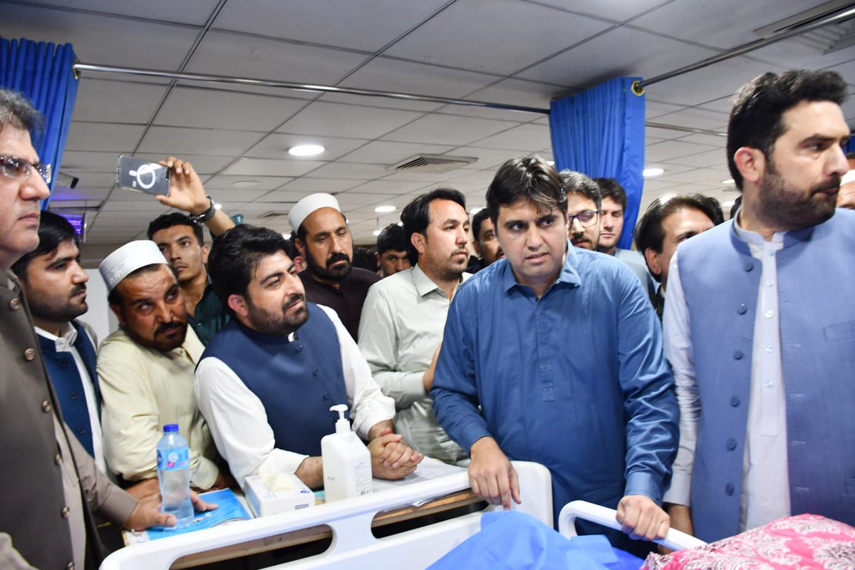 HmcMti's tweet image. ہسپتال انتظامیہ نے وزیرِ اعلیٰ کے دورے کو خوش آئند قرار دیتے ہوئے اس عزم کا اعادہ کیا کہ مریضوں کو معیاری، بروقت اور بہترین طبی سہولیات کی فراہمی کو ہر صورت یقینی بنایا جائے گا۔   
 #HMC #MTIHMC #Peshawar #KPK #Healthcare #PatientCare #ICU #PublicService #HealthSector