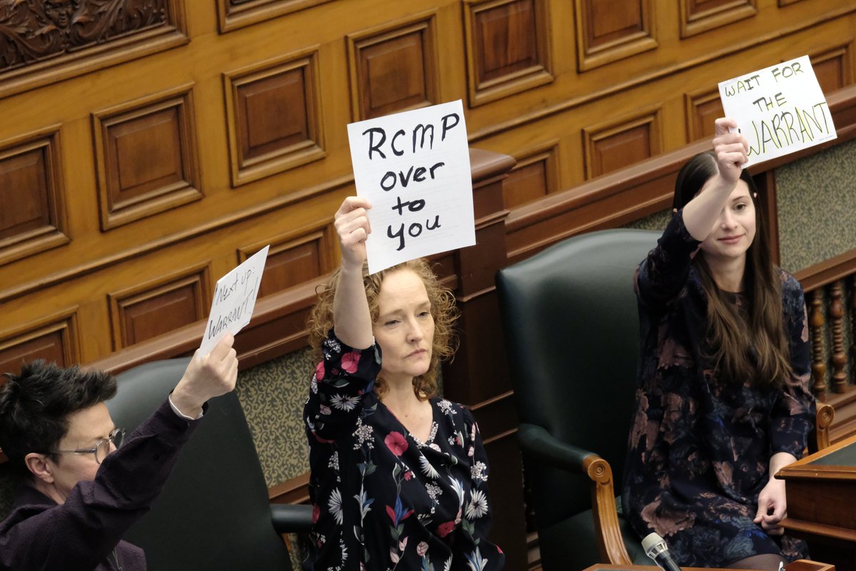 steve_cornwell's tweet image. Some pics from inside Queen's Park as the Ford government passed its budget measure bill, which includes controversial changes to #Ontario's FOI laws. 

As the vote took place, opposition MPPs chanted "F.O.I." and held up protest signs. PC MPPs shouted "shame" at the other side.