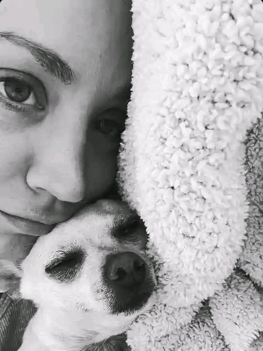 Kaleycuoco283's tweet image. Soft moments, quiet love 🖤🐾
Nothing better than cuddles that say everything without a word ✨
#kaleycuoco  #CozyMoments #PuppyLove #PeacefulVibes