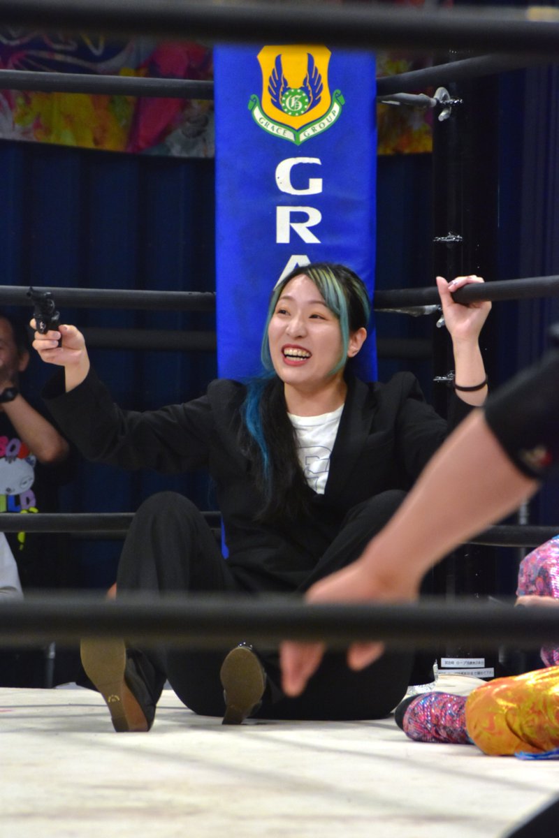 supersentaitora's tweet image. プロミネンス旗揚げ4周年記念大会 2026.4.22 ｲﾝｲﾀ
裏方として試合前の挨拶、座席の案内、リング調整、試合を見守りながら声を出して応援、売店に立ったりと忙しくしていた #世羅りさ さん。