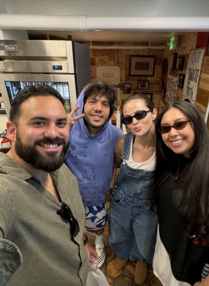 New picture of Selena Gomez and Benny Blanco