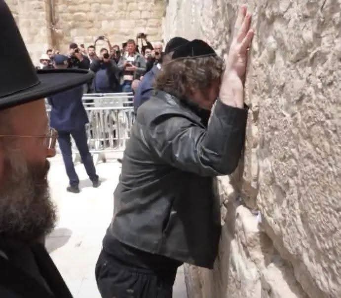 <a href="/patoperon1sta/">PatriA Castro</a> <a href="/Kicillofok/">Axel Kicillof</a> Este 2026 se viene con todo de la mano de Kicillof! A meterle fichas!

 QUE POR FIN VAMOS A VOLVER A TENER UN PRESIDENTE LIMPIO Y NO UN MUGRIENTO COMO ESTE 🔻