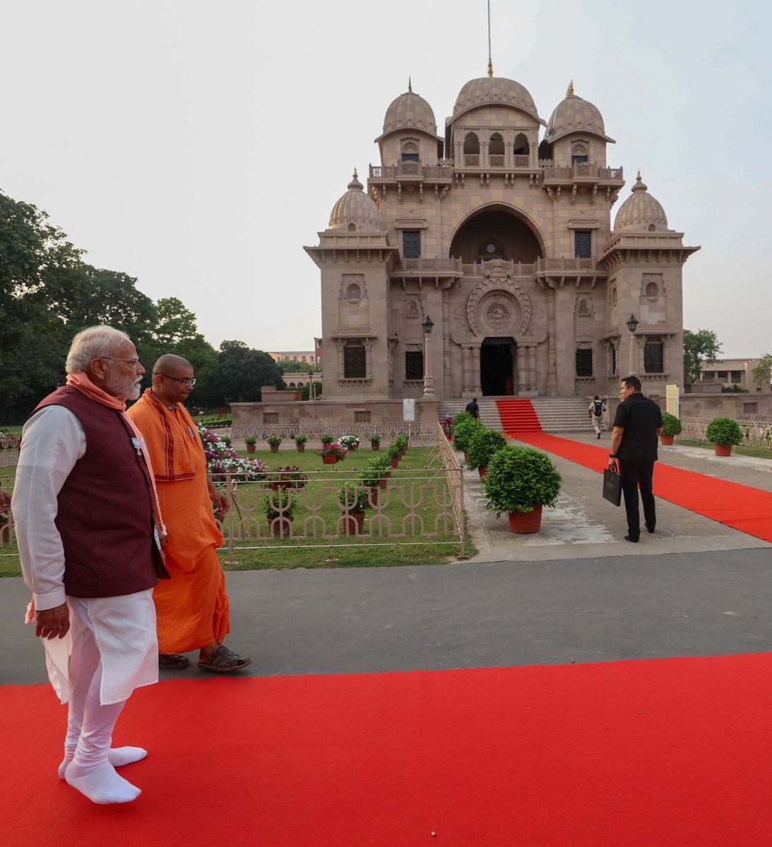 Narendra Modi tweet media