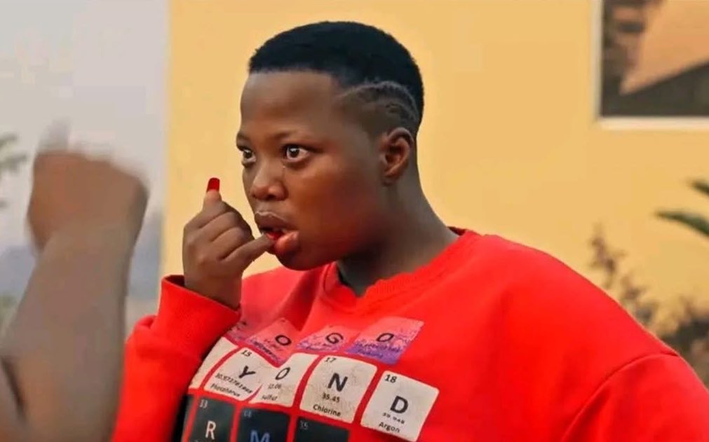 LeeMpaki's tweet image. Be honest!  what does R2500 cover for a child in SA every month? School fees? Groceries? Data? Nothing. Lebo M said it on #PodcastAndChill and he’s not lying. Real ones step up when others go missing. #LeboM