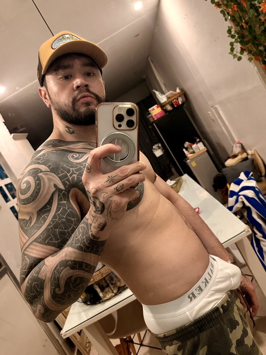 Alex 🍼🦦 tweet media