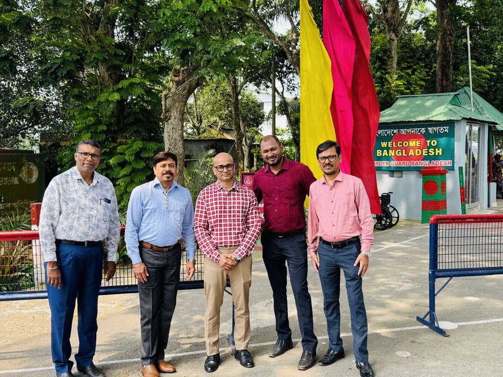 Jitu_Bora1's tweet image. From a hectic schedule to successful project completion…
Finally carved out a moment for refreshments with our VP at the India–Bangladesh LOC.
Jai Hind 🇮🇳 #CorporateLife