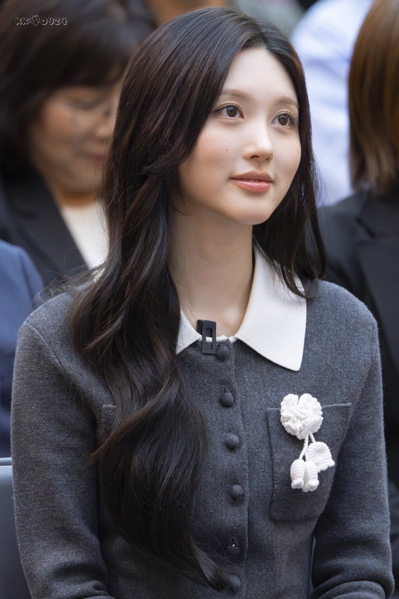 𝓯𝓪𝓵𝓵𝓲𝓷𝓰 𝓲𝓷 𝓯𝓪𝓵𝓵 tweet media