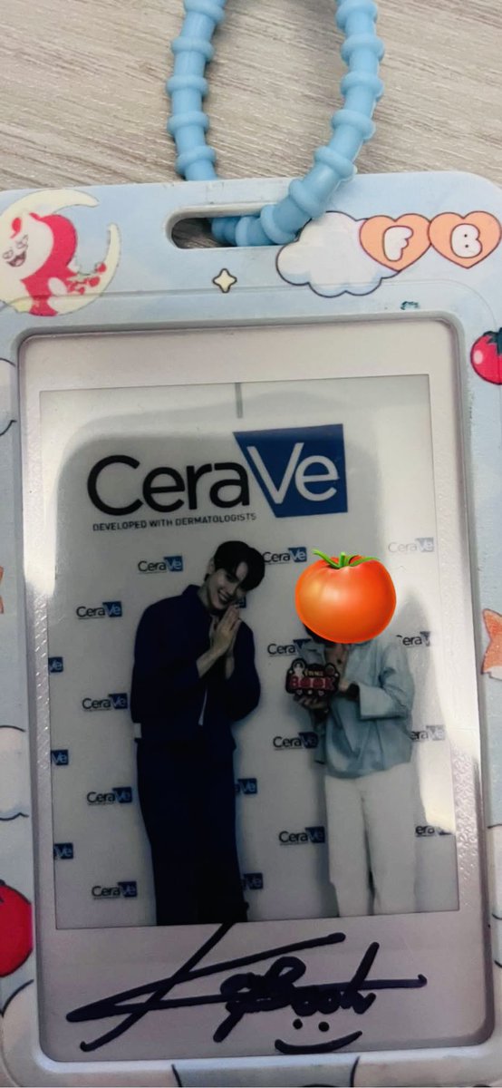 F9U17_NDBWB's tweet image. TB20240809 
รูปที่ชอบ(เกือบจะที่สุด) ที่ถ่ายกับ  #kasibook 
คิดถึงจัง 😭 @kasibook 
เดิมเตรียมเรฟ ไปด้วยแหละ 
แต่ เจอเด็กทัก ‘สวัสดีคับแม่‘
เท่านั้นละคะ 
NN:  ไหนๆก้อแม่ละ บุ๊คถ่ายกับแม่ท่าไหนคะ
(ได้ท่าใหม่เฉย🤣) 

รูปไม่ได้สวยหรือเพอร์เฟคนะ เพราะเว้นระยะประหนึ่งกลัวดารา  🤣