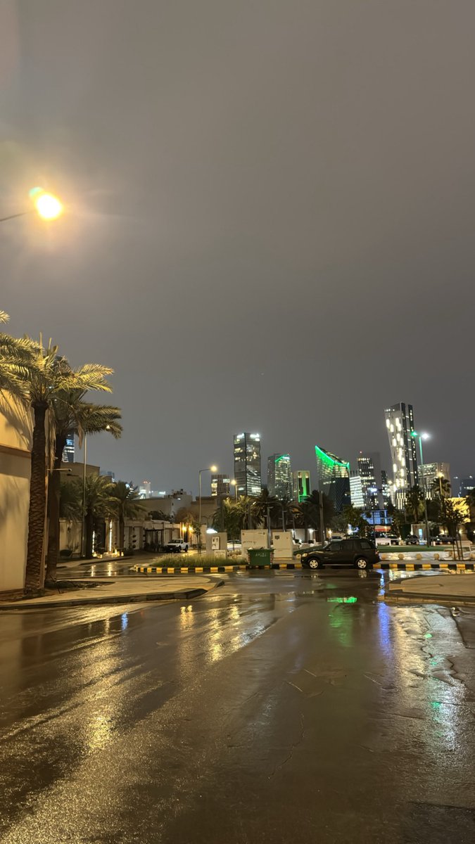 Mensa09's tweet photo. ماشاء الله تبارك الله أمطار الرياض 😍🤍 https://t.co/eqsJiTELxw