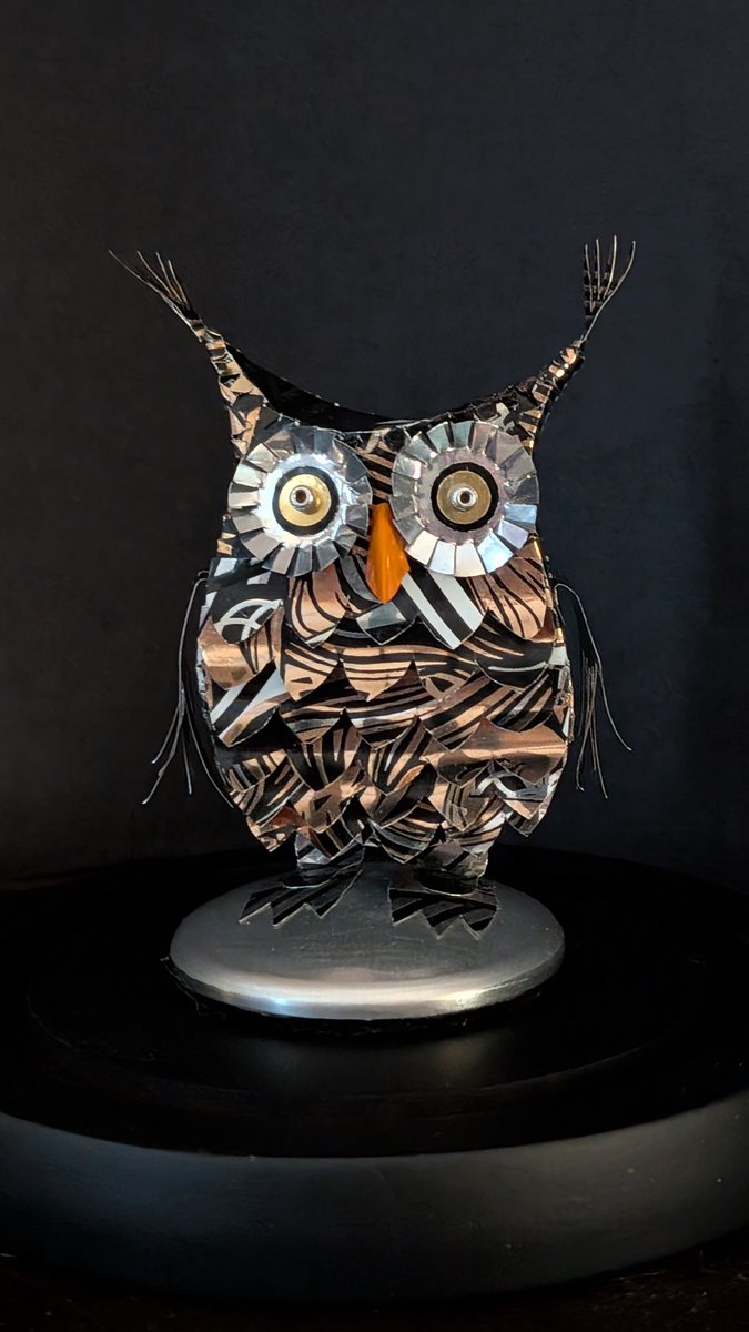 LittleJudyBrown's tweet photo. I made an Owl! There's a amateurish attempt at a film of the process on my #tincanzoo Instagram account if you want to take a peek. A lovely @SirenCraftBrew Broken Dream can...it's been a while. Some of my canimals are at the Fire and Iron Gallery in Leatherhead if you're nearby! https://t.co/mBB3KpjyRL