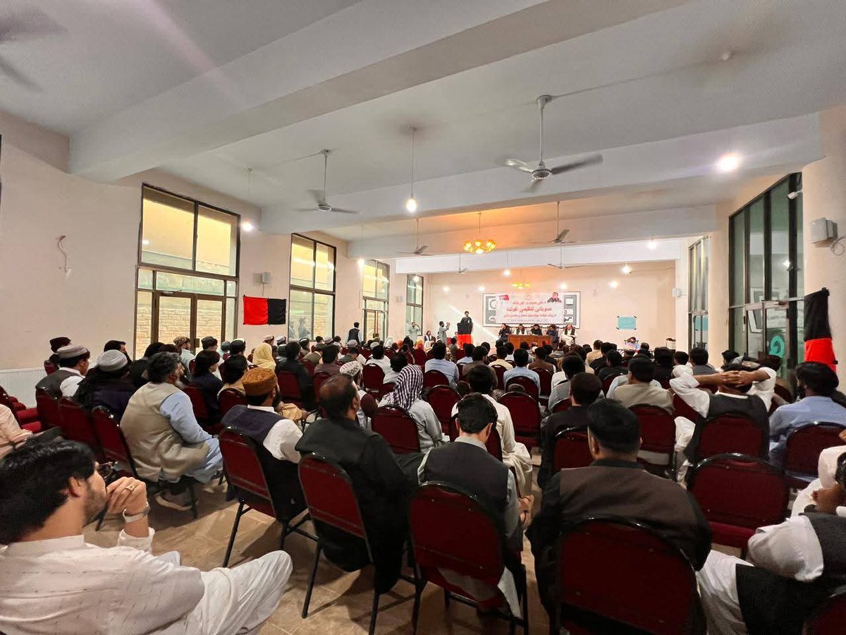 کوئٹہ: نیشنل ڈیموکریٹک موومنٹ جنوبی پختونخوا/بلوچستان کا صوبائی تنظیمی اجلاس چیئرمین محسن داوڑ کی صدارت میں منعقد ہوا۔
اجلاس این ڈی ایم جنوبی پختونخوا/بلوچستان کی تنظیم نو کے سلسلے میں منعقد ہوا۔ اجلاس میں این ڈی ایم جنوبی پختونخوا/بلوچستان کی درج ذیل صوبائی کابینہ تشکیل دی گئی: