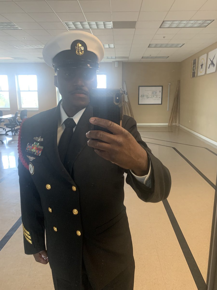 C2thaL2thaIGG's tweet image. They call me Ranch… ask me why? Cuz I be dressing… #Hello #ShirtAndTieCligg