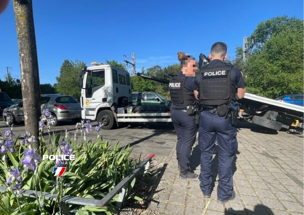 PoliceNat44's tweet image. #Protéger |Pour lutter contre les nuisances, les risques d’incendie, les accidents liés aux épaves et la pollution des espaces naturels, nos policiers avec la police municipale, ont mené une opération d’enlèvement de véhicules abandonnés quartier Malakoff à #Nantes.
