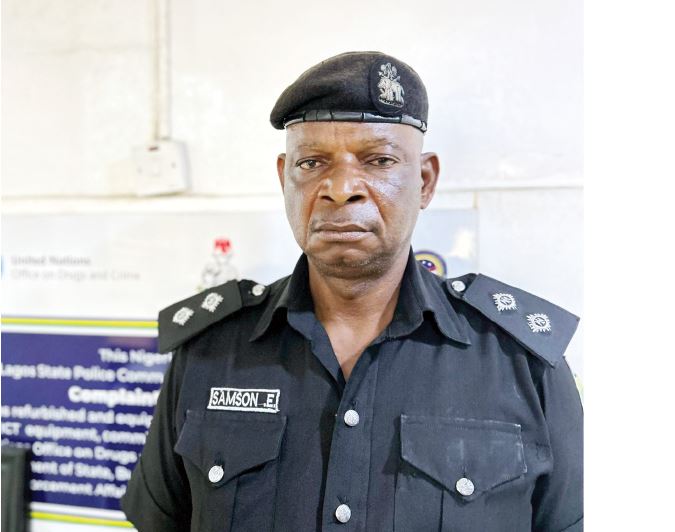 Otowngist's tweet image. Lagos police officer arrested after viral video shows alleged N10,000 extortion from motorist.

Another case in a long list of police misconduct in Nigeria.

Read more: otowngist.com/2026/04/lagos-…

#NigeriaPolice #Lagos #PoliceBrutality #BreakingNews