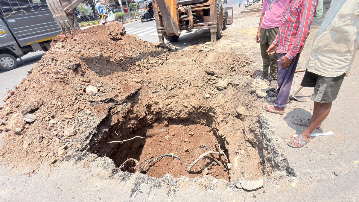 WalhekarPallavi's tweet image. 📍 भोंडवे वस्ती
• ड्रेनेज काम सुरू
• मेन लाईन व चेंबर बांधकाम
• पाण्याचा निचरा सुरळीत
• कायमस्वरूपी तोडगा
#CivicAction #Development
@pcmcindiagovin