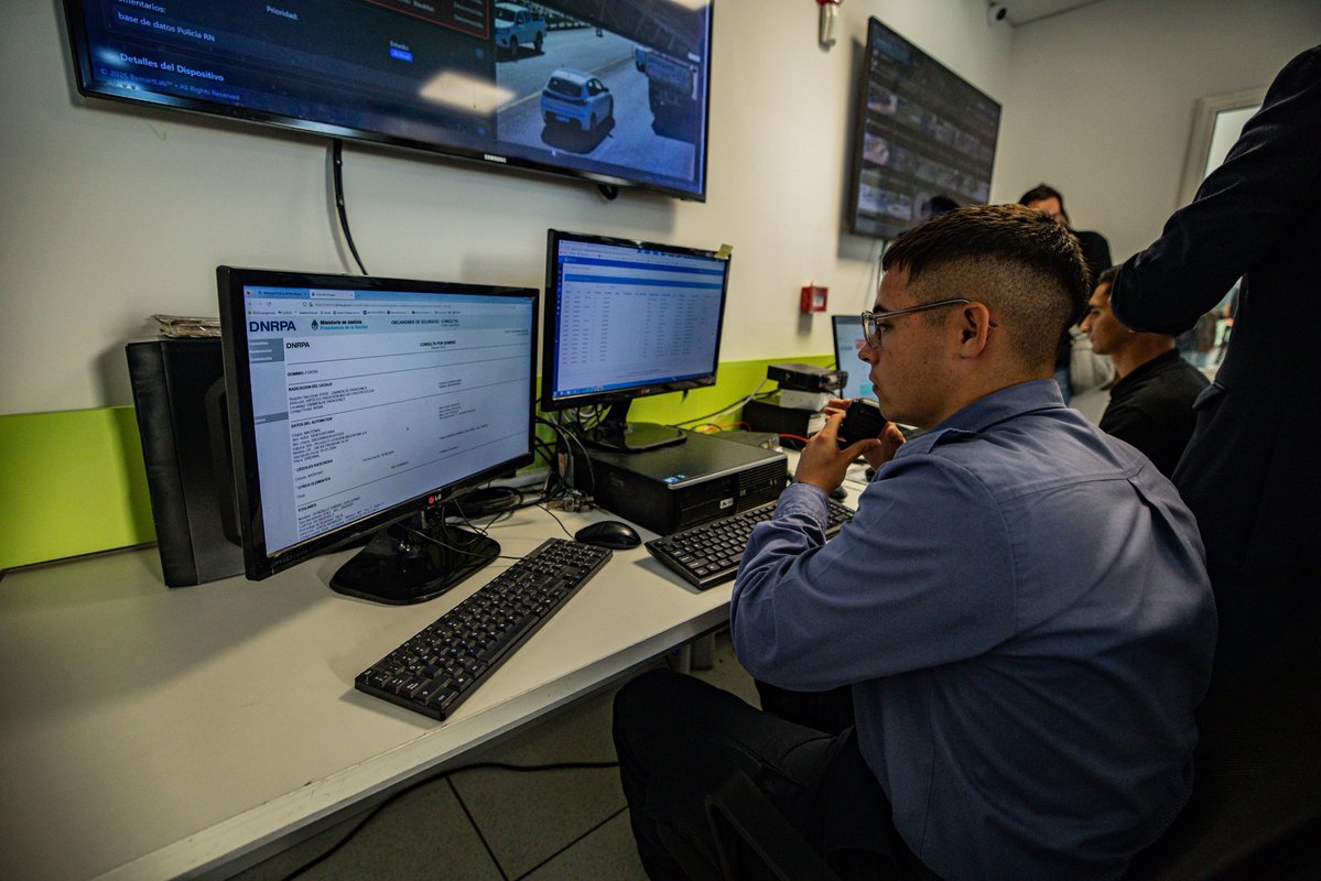 VIEDMA HOY ESTÁ UN PASO ADELANTE EN SEGURIDAD

El nuevo Centro de Monitoreo del 911 con inteligencia artificial para prevenir el delito y actuar en tiempo real, ya es un hecho. 

Invertimos, innovamos y cambiamos lo que ya no funciona. Sumamos tecnología, análisis en tiempo real