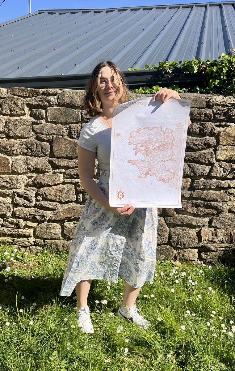 blambertcarto's tweet photo. La boutique @AbPictoris a rouvert ses portes après 4 mois de fermeture ! 🗺️

C’est dispo ici : https://t.co/IoQPJWDzA4

(Ai-je du reprendre 46 fois cette photo à cause du vent finistérien? Absolument)

#map #finistère https://t.co/cpkti1jIWh