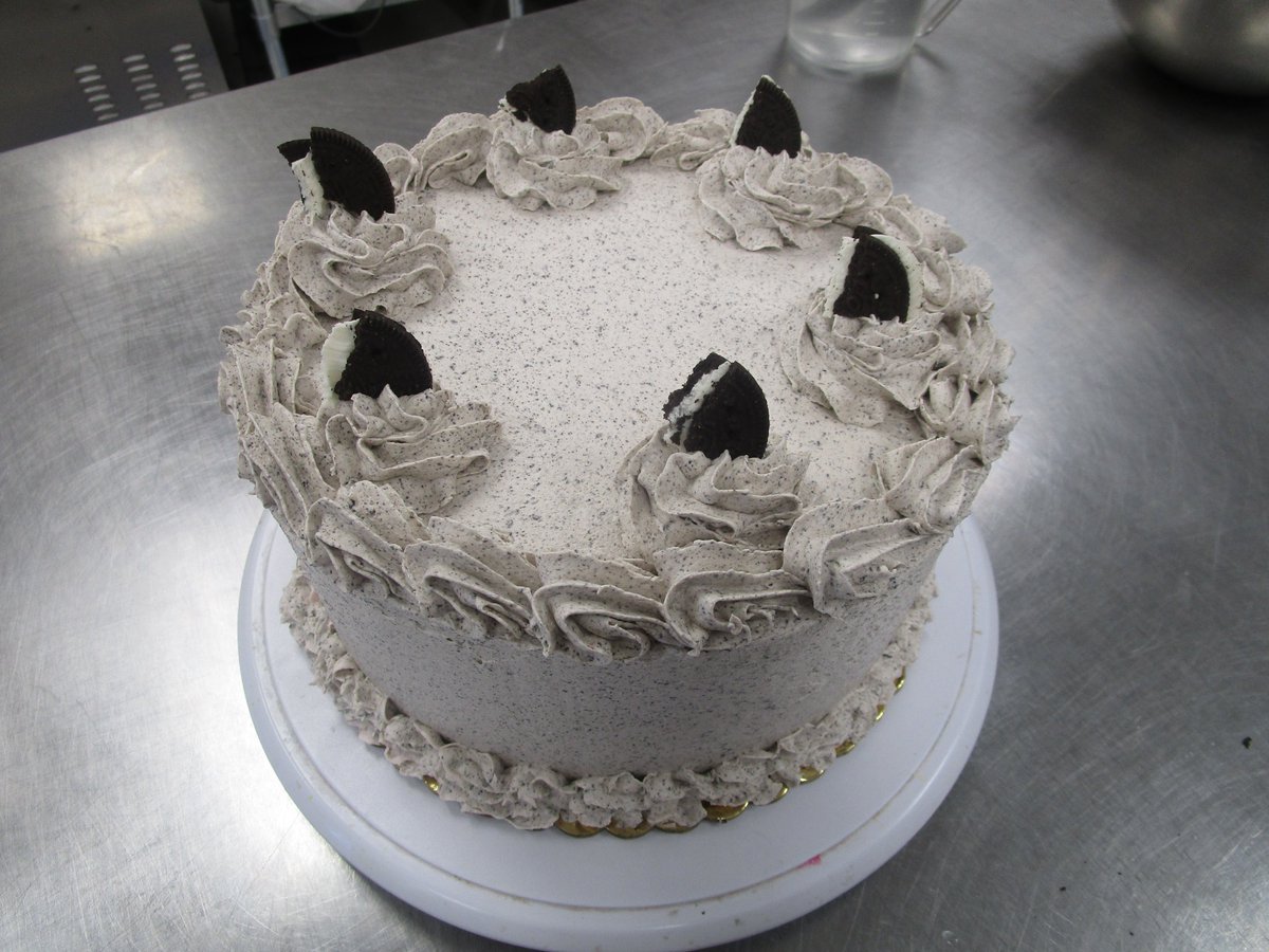 thecupcakedoc's tweet image. Thursday flavors: Carrot Cake, Coconut Avalanche, Almond Joy, Boston Cream, Strawberry Shortcake, Chocolate-Covered Strawberry, Strawberry Margarita, Cookies &amp;amp; Cream, Chocolate, Peak, Red Velvet, and Vanilla #cupcakes!