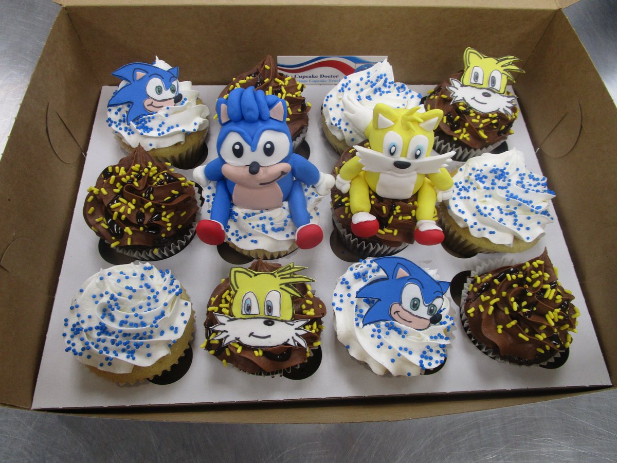 thecupcakedoc's tweet image. Thursday flavors: Carrot Cake, Coconut Avalanche, Almond Joy, Boston Cream, Strawberry Shortcake, Chocolate-Covered Strawberry, Strawberry Margarita, Cookies &amp;amp; Cream, Chocolate, Peak, Red Velvet, and Vanilla #cupcakes!