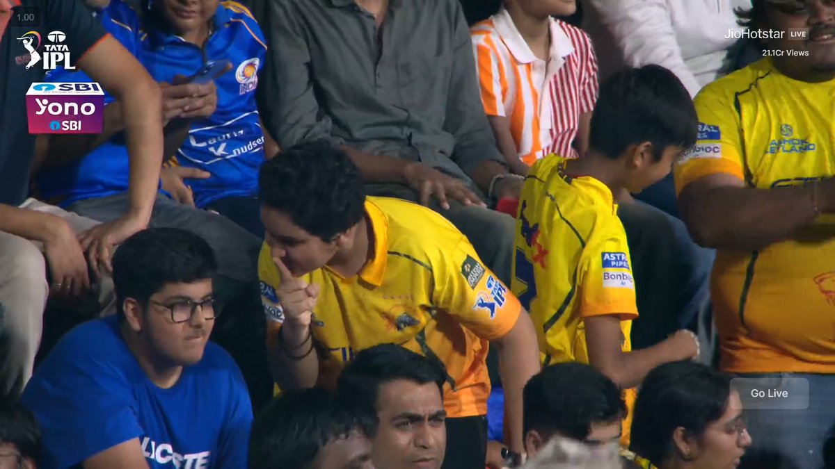 CSK fans ain't holding back🤫
