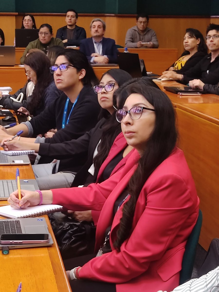 Arcsa_Ec's tweet image. ¡La salud se fortalece con conocimiento! 👩🏽‍🏫💊

Organizamos una jornada práctica de 3 días en #Quito sobre normativa y fundamentos de #Farmacovigilancia con una experta de Argentina, que permite reforzar la identificación de reacciones adversas a medicinas.

#ElNuevoEcuador 🇪🇨