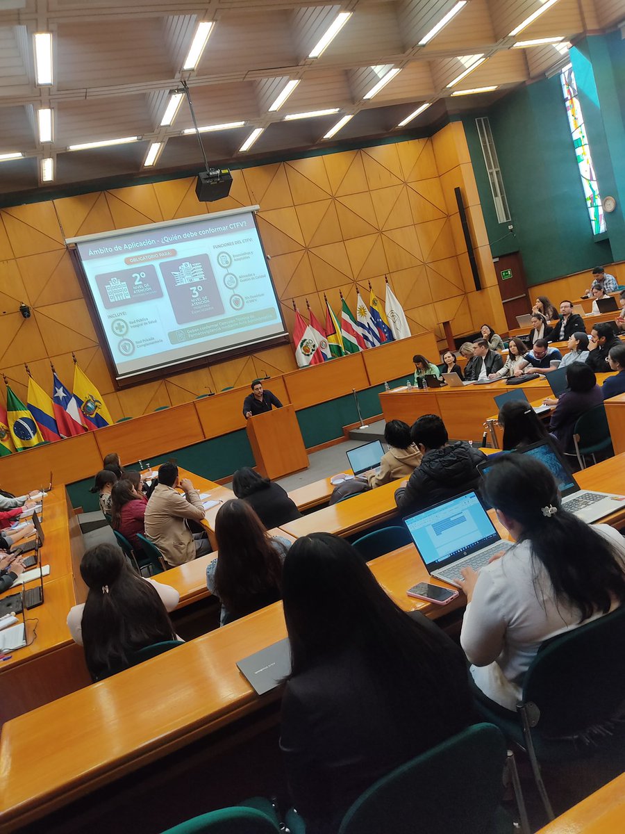 Arcsa_Ec's tweet image. ¡La salud se fortalece con conocimiento! 👩🏽‍🏫💊

Organizamos una jornada práctica de 3 días en #Quito sobre normativa y fundamentos de #Farmacovigilancia con una experta de Argentina, que permite reforzar la identificación de reacciones adversas a medicinas.

#ElNuevoEcuador 🇪🇨