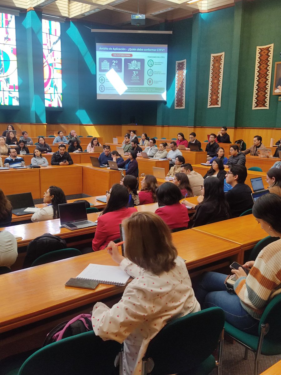 Arcsa_Ec's tweet image. ¡La salud se fortalece con conocimiento! 👩🏽‍🏫💊

Organizamos una jornada práctica de 3 días en #Quito sobre normativa y fundamentos de #Farmacovigilancia con una experta de Argentina, que permite reforzar la identificación de reacciones adversas a medicinas.

#ElNuevoEcuador 🇪🇨