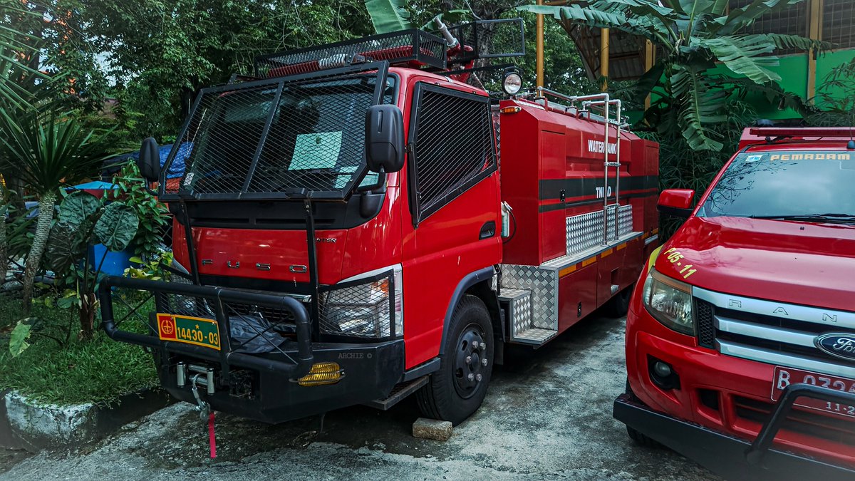 LytosFW's tweet image. Tentara Nasional Indonesia Mitsubishi Fuso canter water tanker Fire truck . Cempaka putih Military Sub-district Command

Truk damkar tangki 4.500L TNI AD Mitsubishi Fuso canter FE 74 N koramil cempaka putih Jakarta pusat . #damkar #tni #tniad #pemadam #firefighter #firetruck