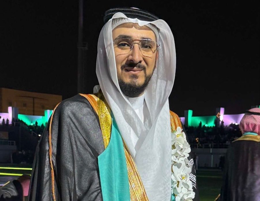 alriaynews's tweet photo. #تهنئة
حصل عبدالله بن سالم بن سليمان الشهري على درجة البكالوريوس من جامعة الأمير سطام، تخصص أدب انجليزي، في إنجاز يُتوج جهده وطموحه.

"الرأي" تبارك له سائلين الله له مزيدًا من التوفيق والنجاح في مسيرته القادمة، وأن يجعل هذا التخرج بداية لمستقبل حافل بالعطاء والإنجاز.
 #صحيفة_الرأي_الإلكتروني