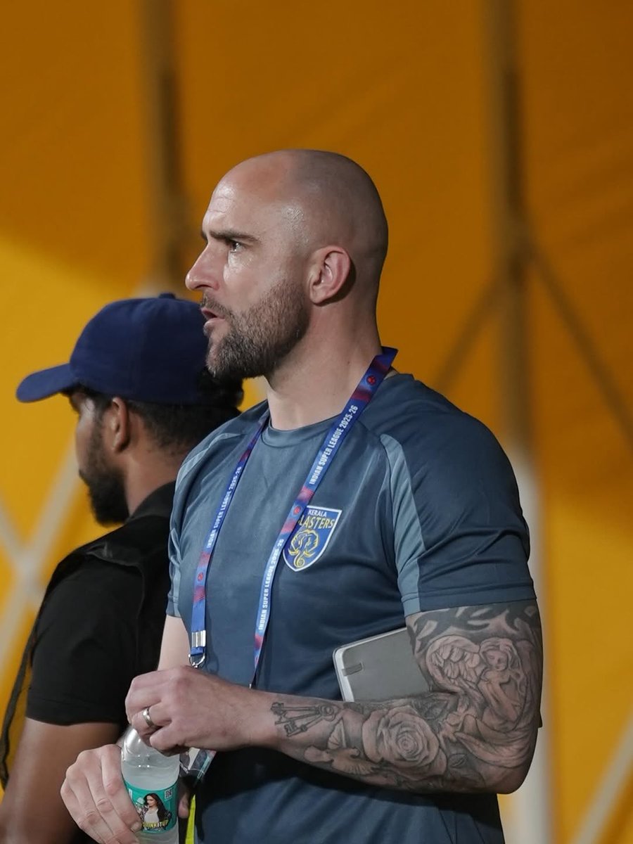 _DhananJayan's tweet image. Never in my life did I think I’d see Westwood and Hartley on the sidelines winning important points for KBFC, with CK Vineeth (more of a BFC legend than a KBFC one) cheering for the team from the stands. What a timeline. #KBFC