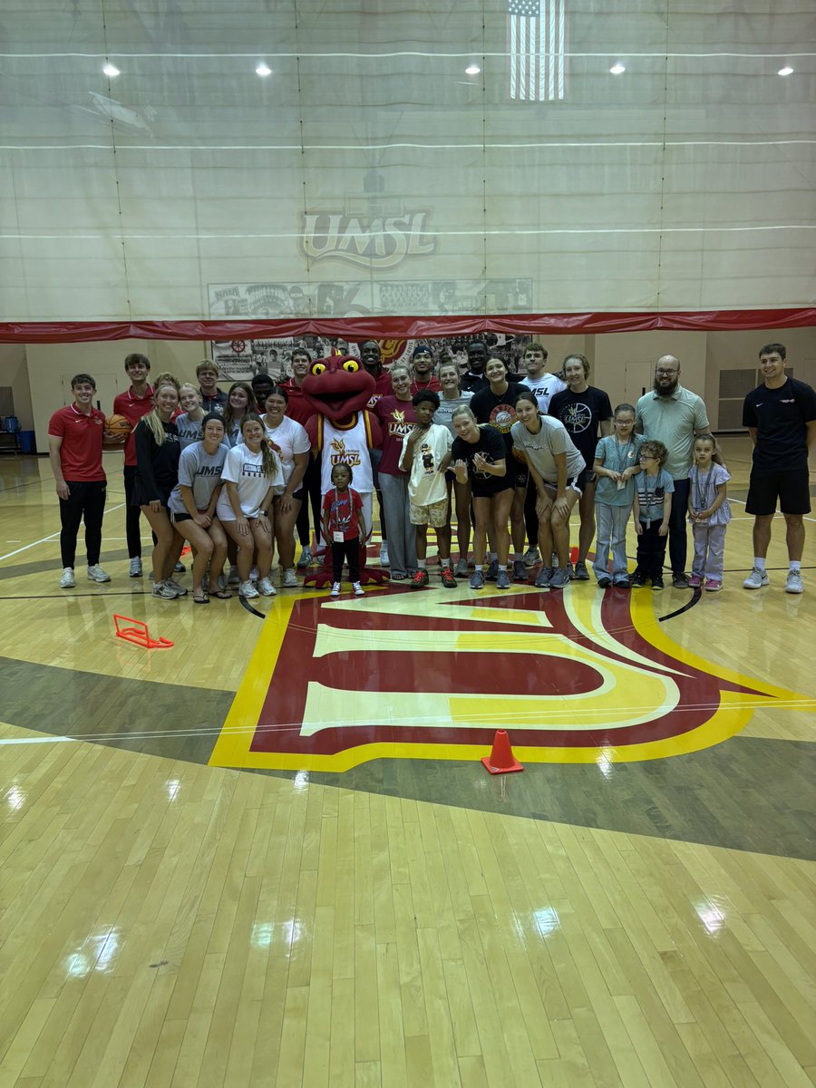 UMSLMSOC's tweet photo. Had a great time helping make UMSL’s Bring a Child to Work Day a success over at Mark Twain! We love connecting with the wider campus and showing kids soccer is fun! 

#SetTheStandard https://t.co/6cXgmZ3tKE