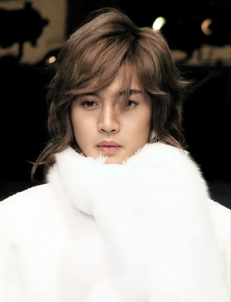 어릴 때 왕자님이란 단어 들으면 당연히 이런 얼굴이겠지 싶었는데