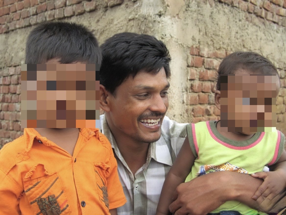 san_x_m's tweet image. His name was Lalit Mehta.

He was 36 years old. A civil engineer from Jharkhand who could have worked anywhere. He stayed in Palamu, one of the most corruption ridden districts in the country.

In 1990, he built software. Not for a company. He wrote a programme that made it