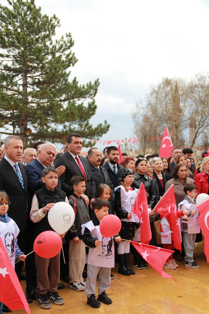 yenigencsivas's tweet photo. Geleceğimizin teminatı olan çocuklarımızın 23 Nisan Ulusal Egemenlik ve Çocuk Bayramı’nı gururla kutluyoruz.

​Ulusal egemenliğimizi borçlu olduğumuz Gazi Mustafa Kemal Atatürk ve silah arkadaşları başta olmak üzere, tüm şehitlerimizi saygı ve rahmetle anıyoruz.
#23Nisan https://t.co/zrtLTDZwt8