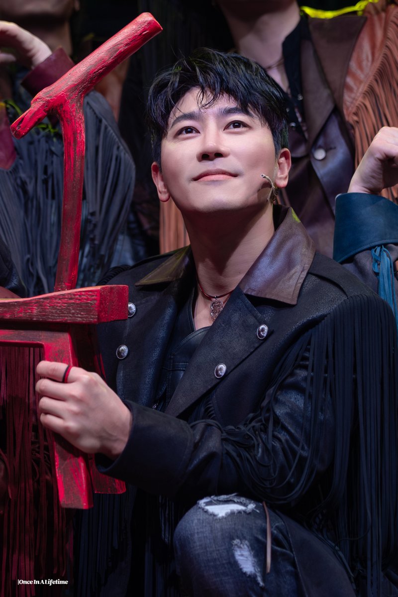 260308 적토 _무대인사 
포토타임
절영 / 해설 #박민성 배우님 (crop)
토적토 #신은총 배우님
여포 / 군마 #권강민 배우님
관우 / 군마 #김동현 배우님
(포커스 맞은 분들만 기입)
.