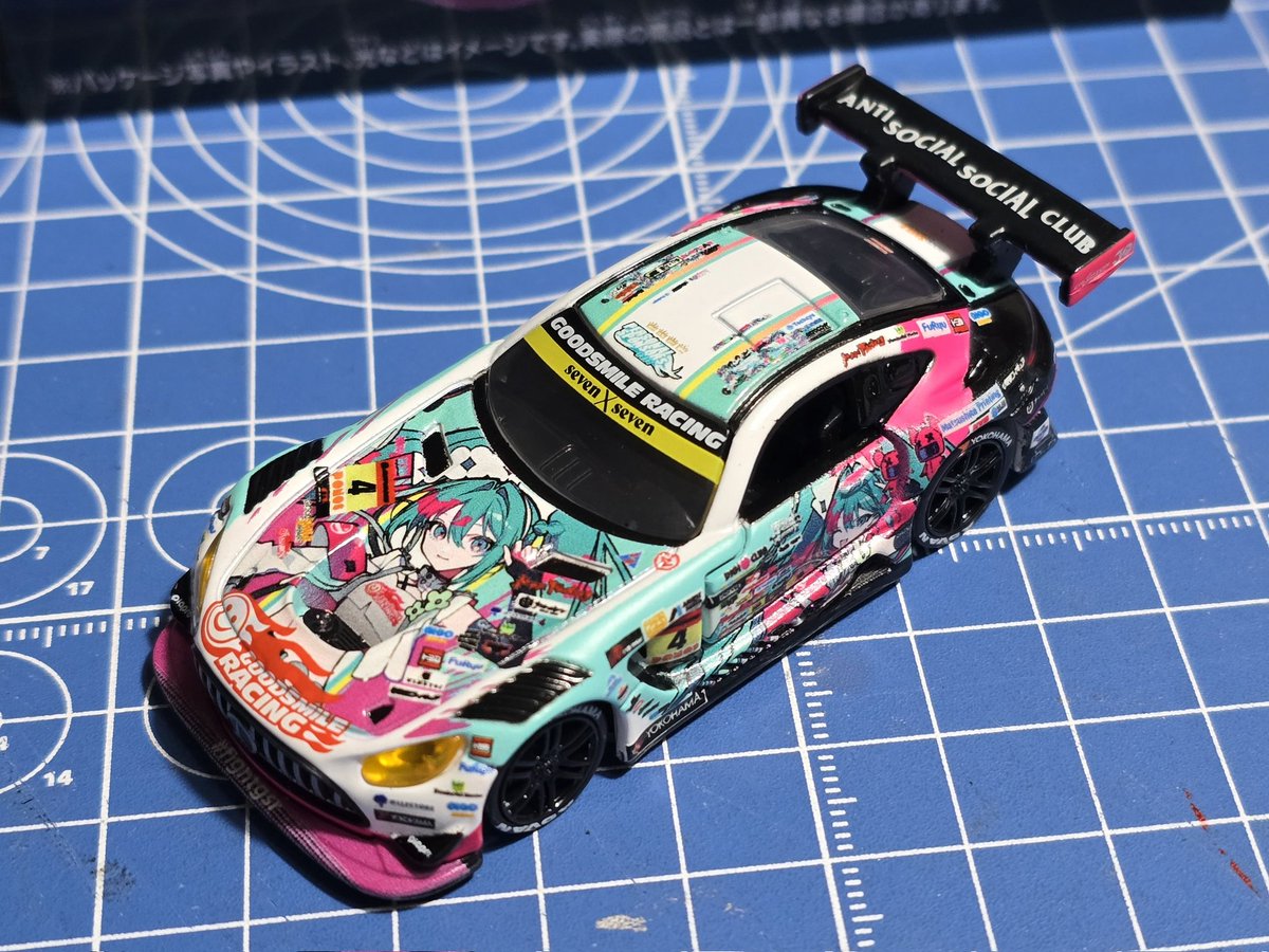 KAGALOT's tweet photo. 仕事帰りにトミカプレミアムの初音ミク AMG 2025 Ver.ゲット！
こんな小さいのにプリントがスゴい！！ https://t.co/bRp1dEryl9