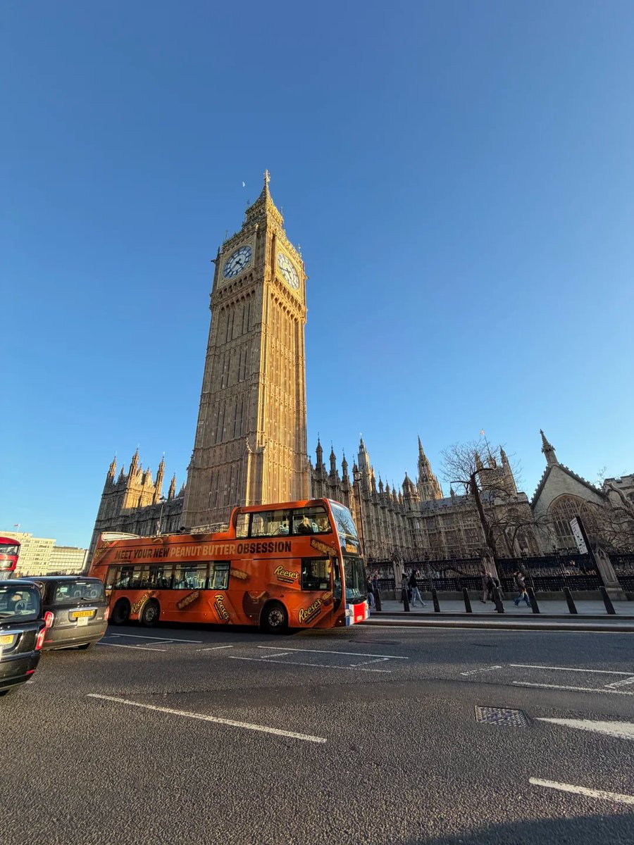 Queen462dsf's tweet photo. London under a clear sky https://t.co/8GFaOF3lDO