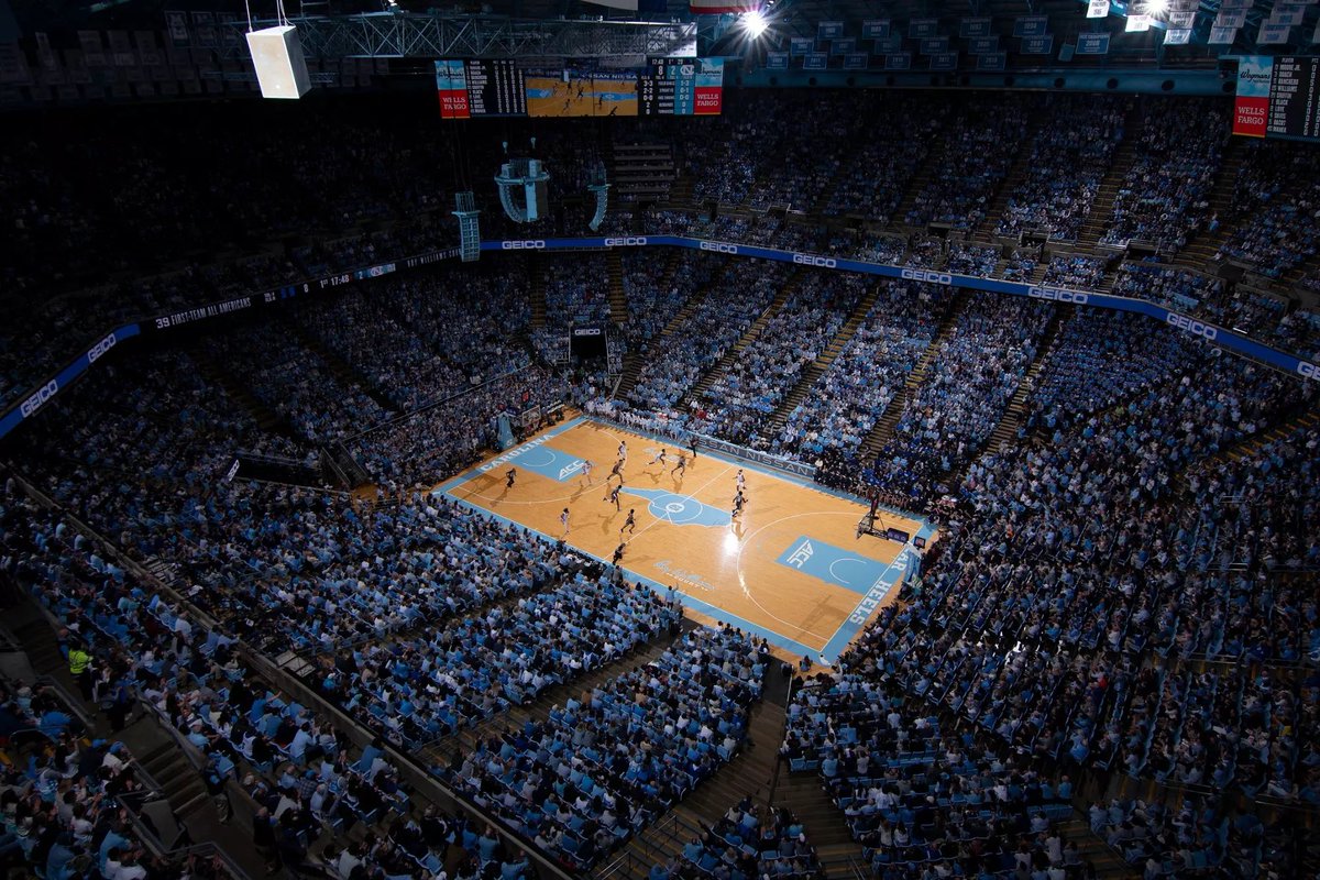 vaehroberson23's tweet photo. After a great conversation with @CoachBanghart and the coaching stuff, I am blessed to receive an offer from the University of North Carolina!! @uncwbb #agtg #gotarheels https://t.co/xBHd1FM3KU