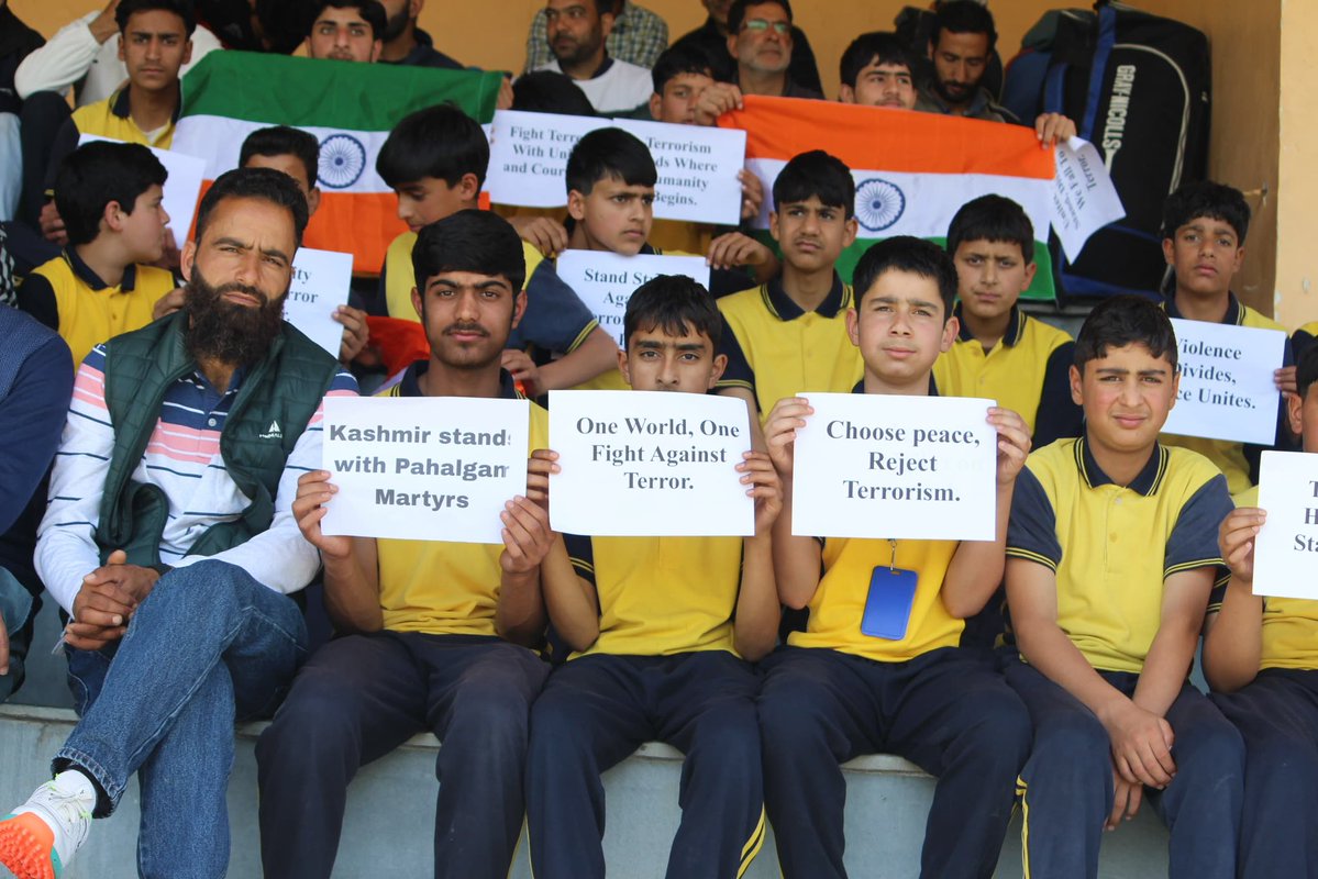 Wajahatfarooqbt's tweet image. It was an honour to be part of a meaningful programme at Pulwama Stadium, organized by the @JkSYSF Foundation in collaboration with the District Administration Pulwama.

We gathered to pay tribute to the martyrs of #Pahalgam. In #Kashmir, such loss is never distant, it lives in