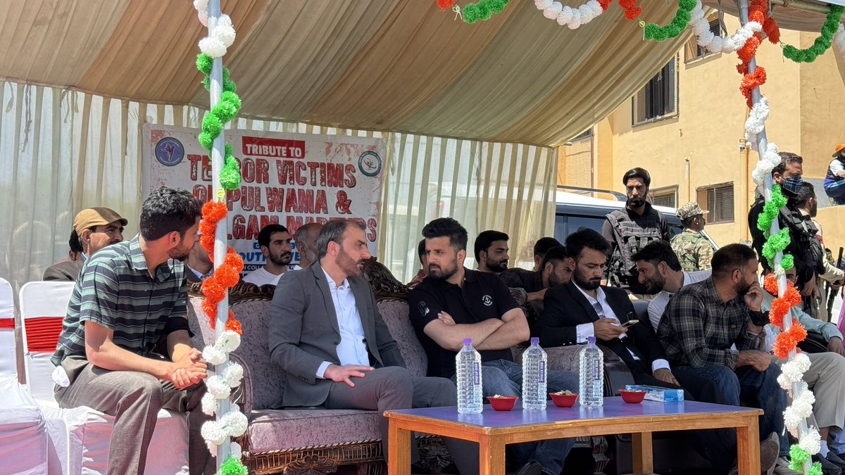Wajahatfarooqbt's tweet image. It was an honour to be part of a meaningful programme at Pulwama Stadium, organized by the @JkSYSF Foundation in collaboration with the District Administration Pulwama.

We gathered to pay tribute to the martyrs of #Pahalgam. In #Kashmir, such loss is never distant, it lives in