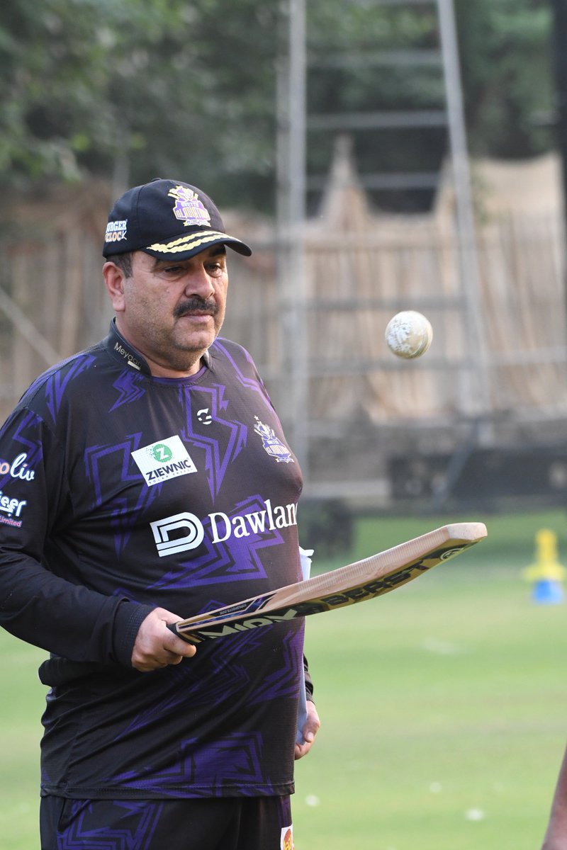 Azam KhanQGمیری پہچان پاکستان tweet media