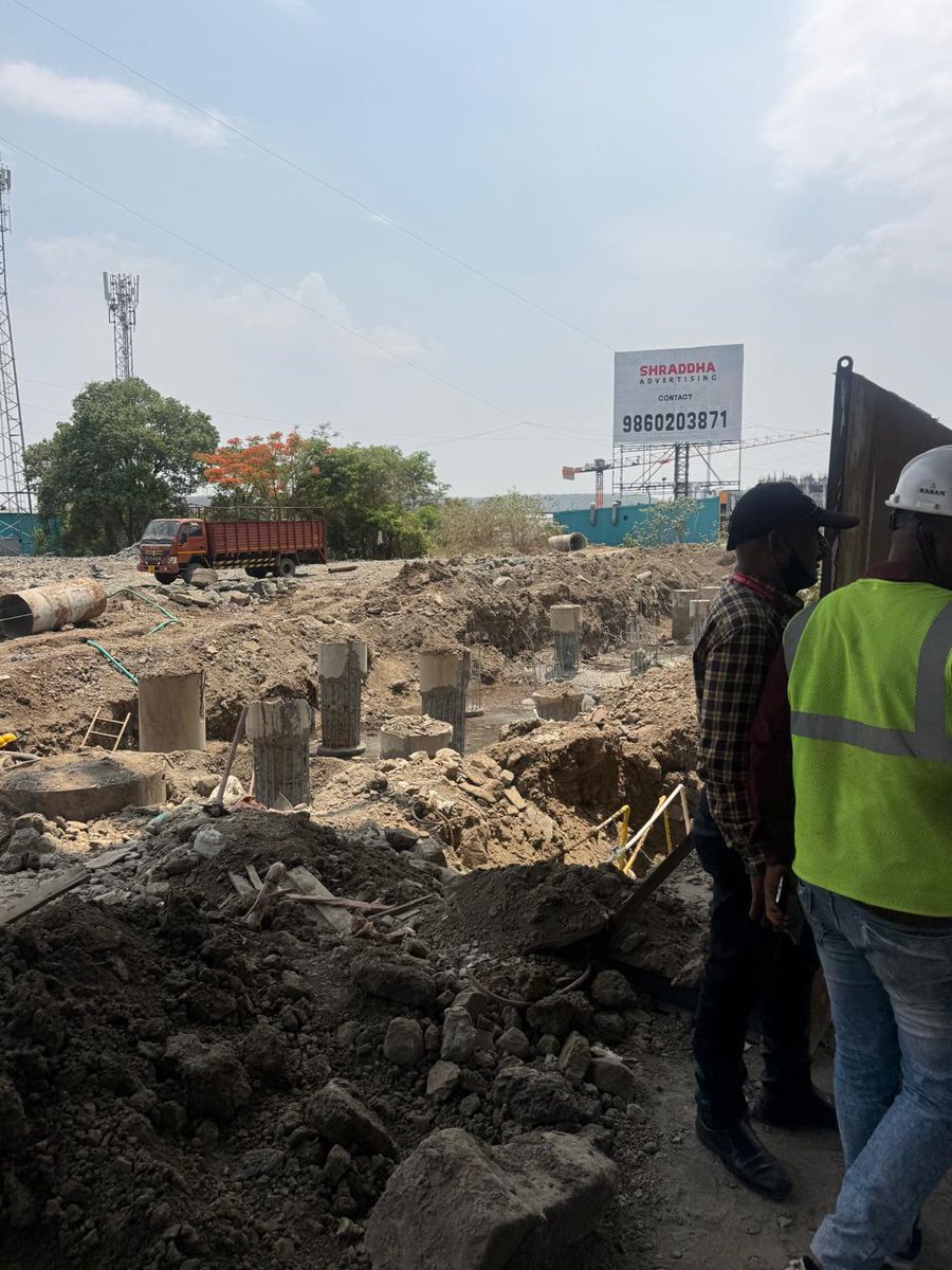 pnd18dec's tweet photo. This year Metro damaged  electrical cables near DOHLER station and again there is a lot of inconvenience to IT employees while going to Hinjewadi IT park PH 3. This work must be completed with all road infrastructure. Taxpayers expect hurdles free travel this rainy season. https://t.co/GuK5fKwE9k
