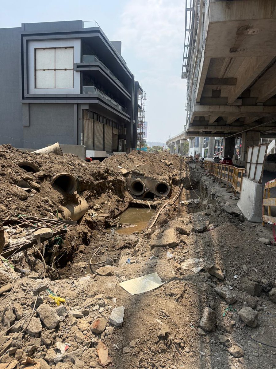 pnd18dec's tweet photo. This year Metro damaged  electrical cables near DOHLER station and again there is a lot of inconvenience to IT employees while going to Hinjewadi IT park PH 3. This work must be completed with all road infrastructure. Taxpayers expect hurdles free travel this rainy season. https://t.co/GuK5fKwE9k