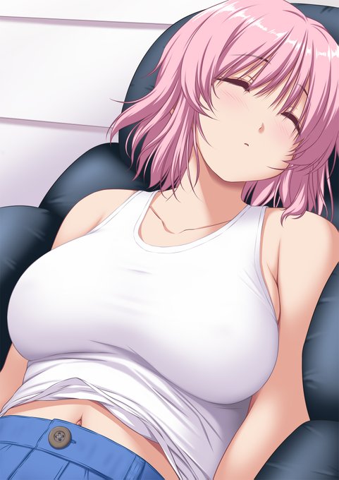 マッサージチェアで眠ってしまったタンクトップの幽々子様 