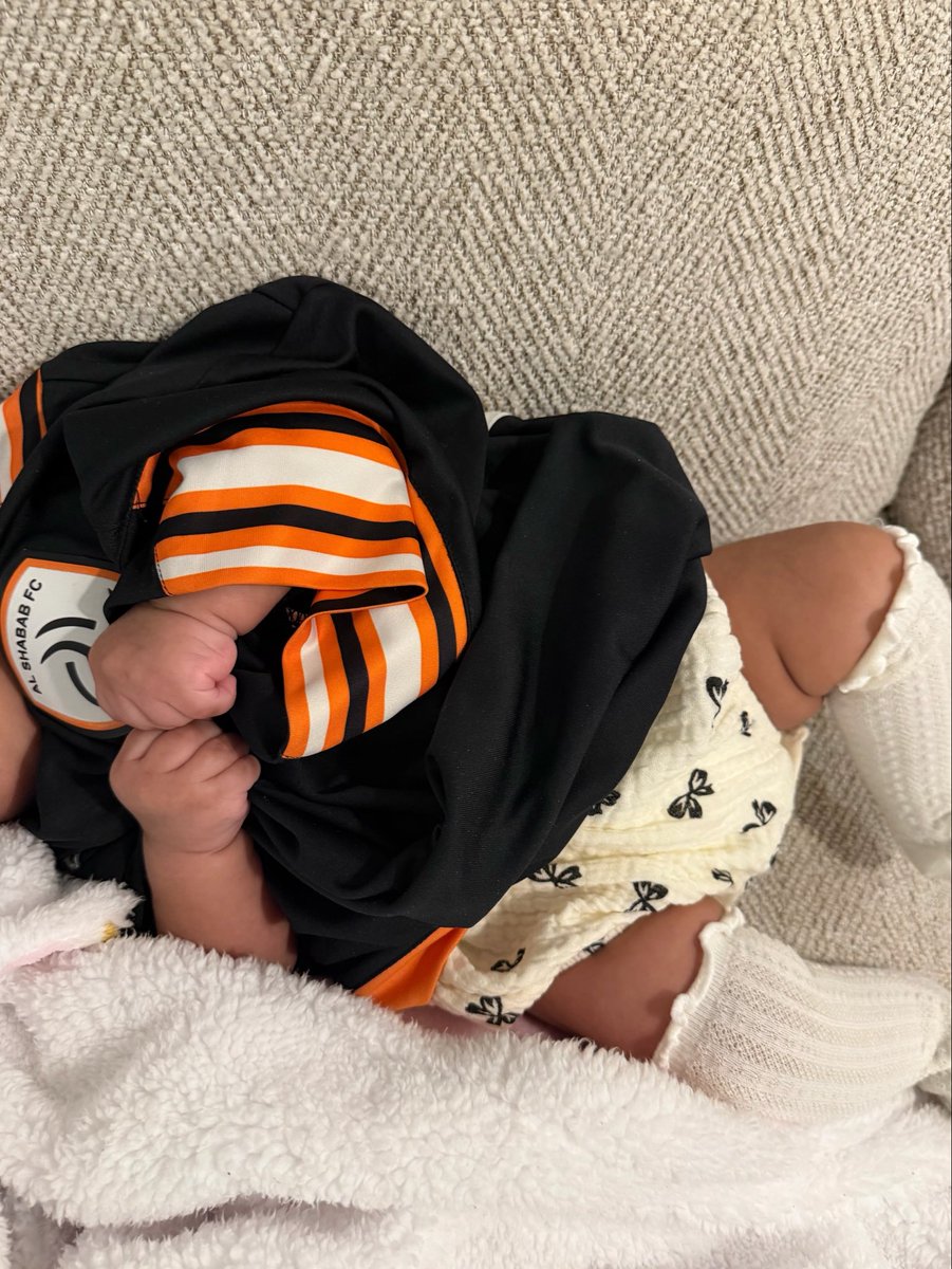 Bubblesr10's tweet photo. مين يتابع معايا المباراة؟ 😔🖤
#Yallashabab https://t.co/nKgc1sMV1C